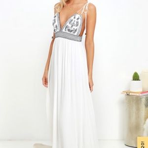 NWOT Days of Sunlight Ivory Embroidered Maxi Dress